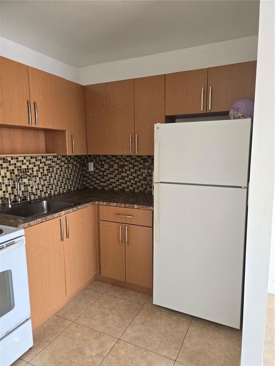 Active With Contract: $1,700 (0 beds, 1 baths, 510 Square Feet)