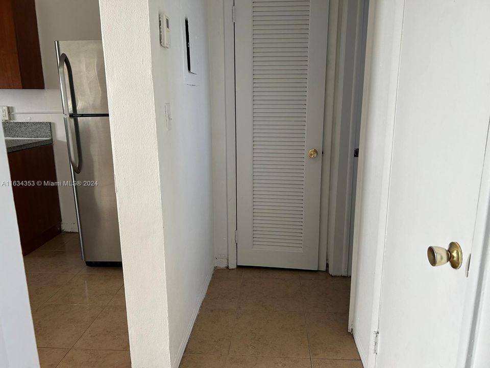 For Rent: $1,600 (1 beds, 1 baths, 700 Square Feet)