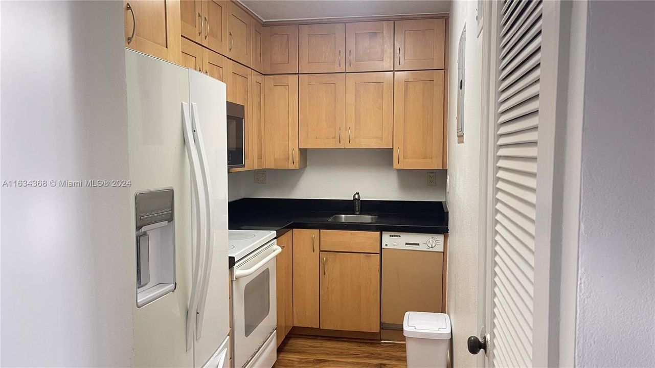 For Rent: $1,790 (1 beds, 1 baths, 647 Square Feet)