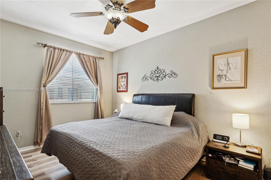 For Sale: $379,900 (2 beds, 2 baths, 1100 Square Feet)