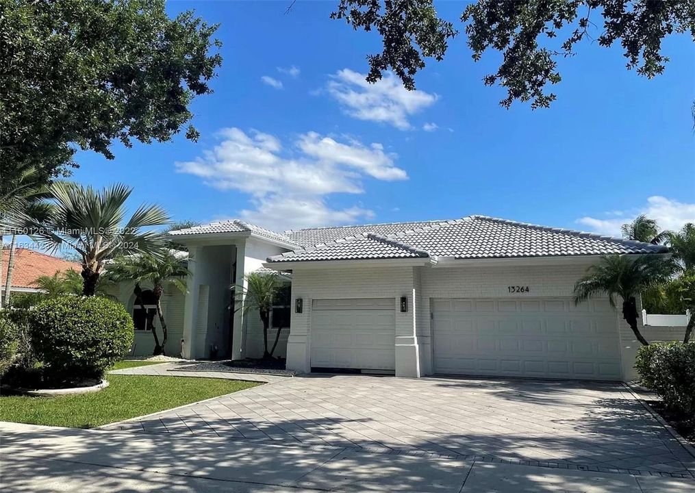 最近租的: $7,299 (4 贝兹, 2 浴室, 2691 平方英尺)