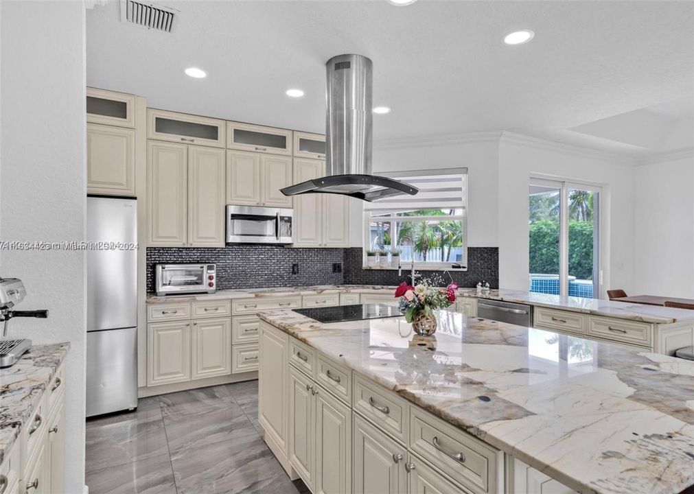 最近租的: $7,299 (4 贝兹, 2 浴室, 2691 平方英尺)