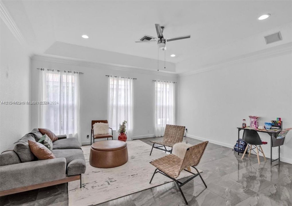 最近租的: $7,299 (4 贝兹, 2 浴室, 2691 平方英尺)