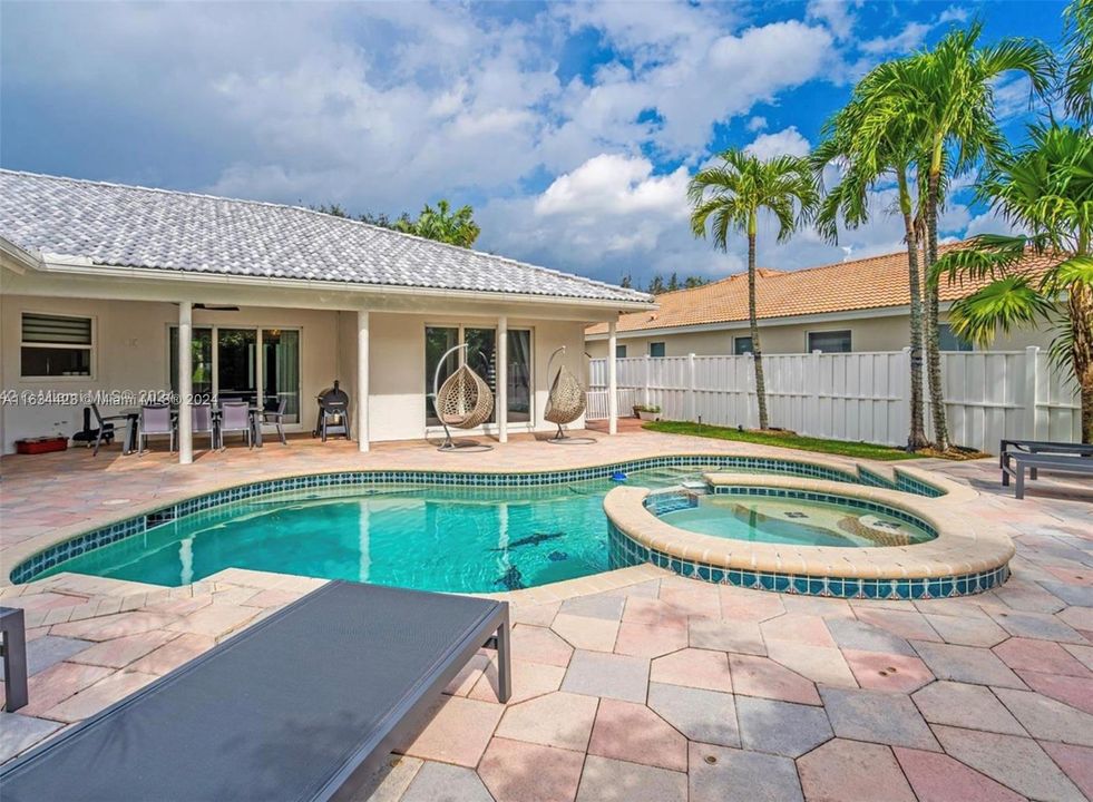 最近租的: $7,299 (4 贝兹, 2 浴室, 2691 平方英尺)