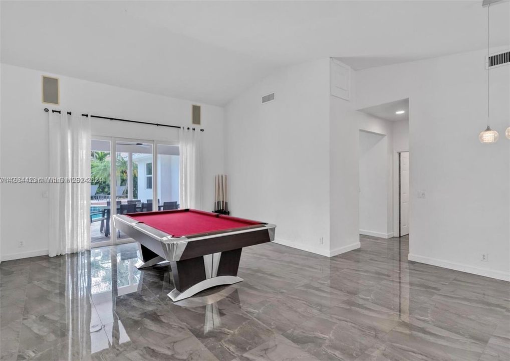 最近租的: $7,299 (4 贝兹, 2 浴室, 2691 平方英尺)