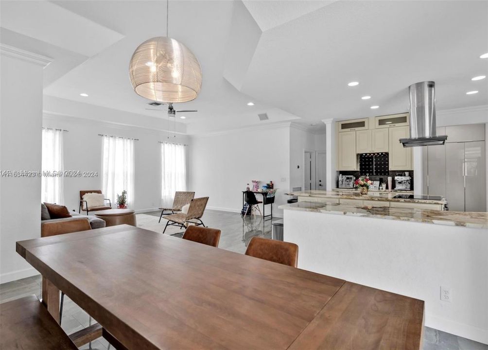 最近租的: $7,299 (4 贝兹, 2 浴室, 2691 平方英尺)