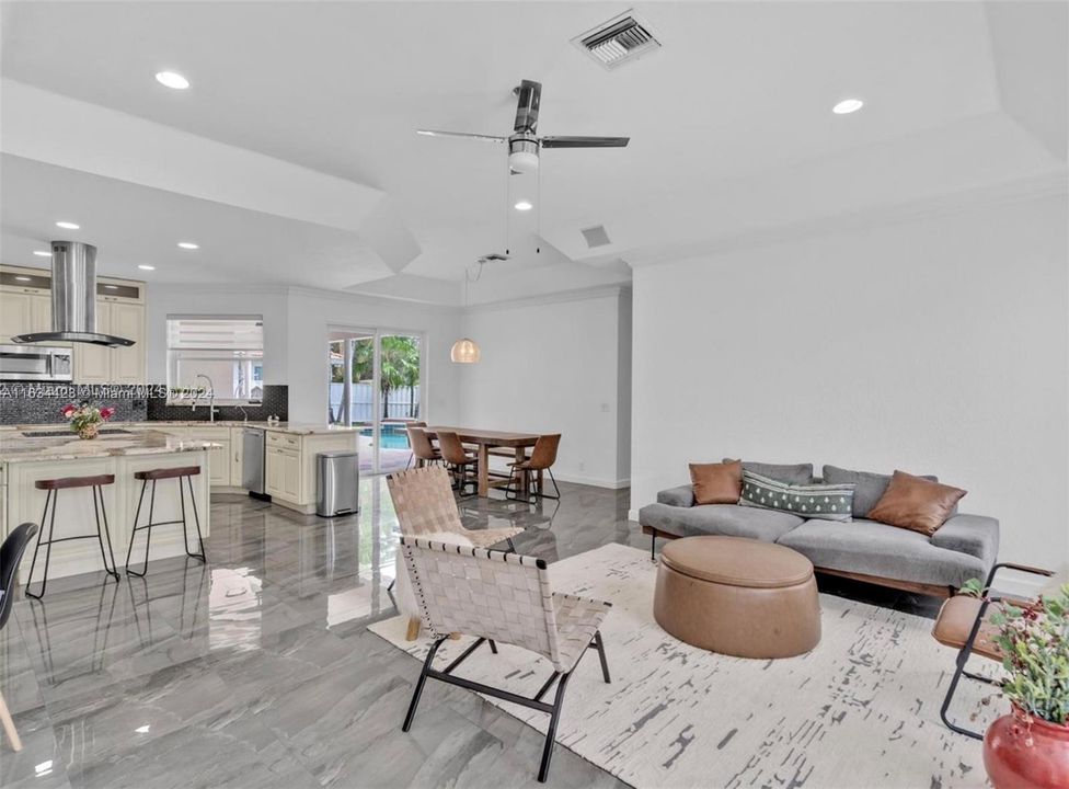 最近租的: $7,299 (4 贝兹, 2 浴室, 2691 平方英尺)