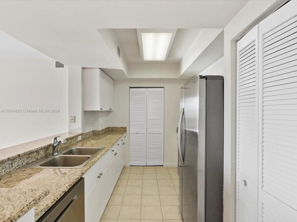 For Rent: $3,500 (2 beds, 2 baths, 1175 Square Feet)