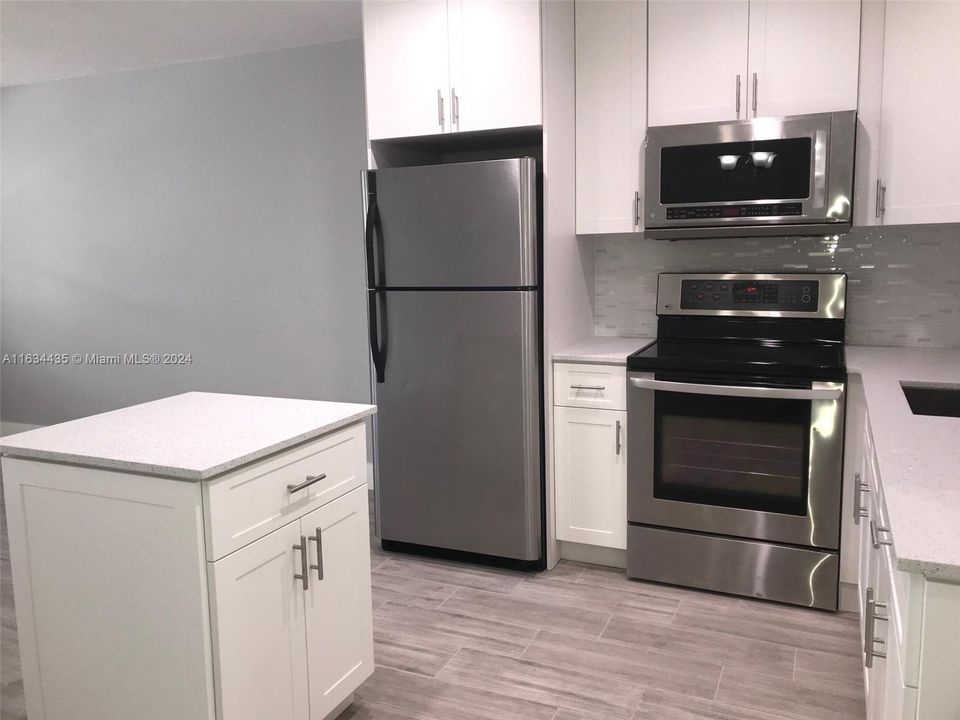 For Rent: $1,600 (1 beds, 1 baths, 585 Square Feet)