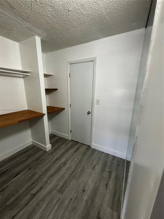 For Sale: $230,000 (1 beds, 1 baths, 812 Square Feet)