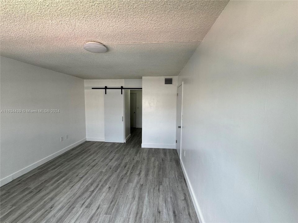 For Sale: $230,000 (1 beds, 1 baths, 812 Square Feet)