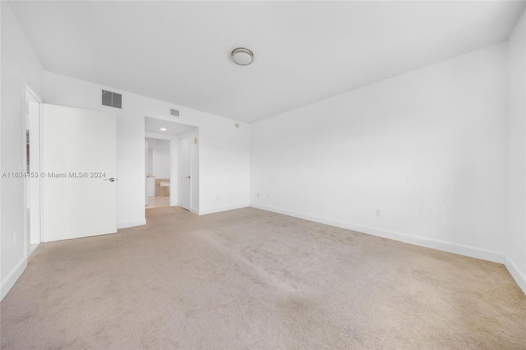 Recently Rented: $3,000 (2 beds, 2 baths, 1603 Square Feet)