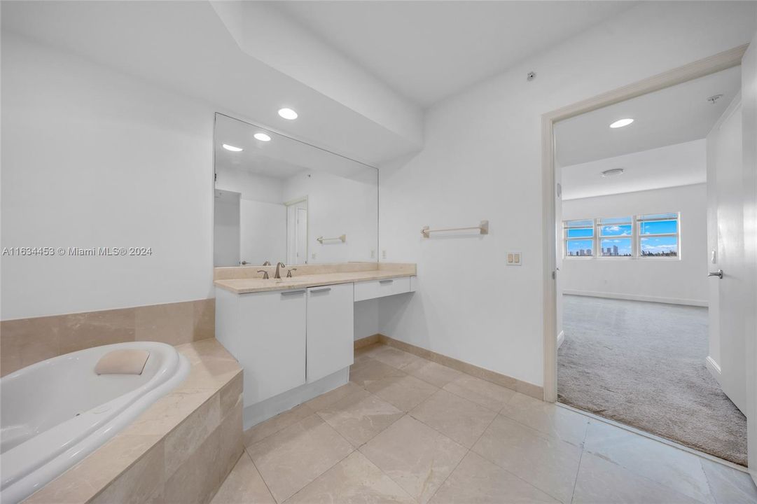 Recently Rented: $3,000 (2 beds, 2 baths, 1603 Square Feet)