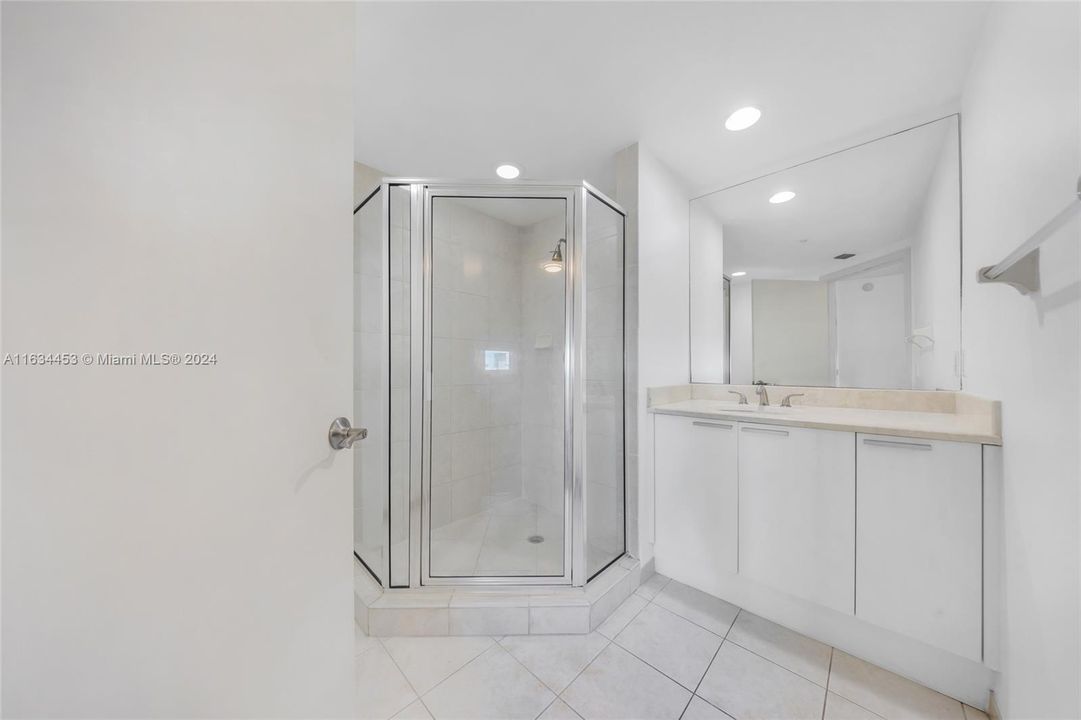 Recently Rented: $3,000 (2 beds, 2 baths, 1603 Square Feet)