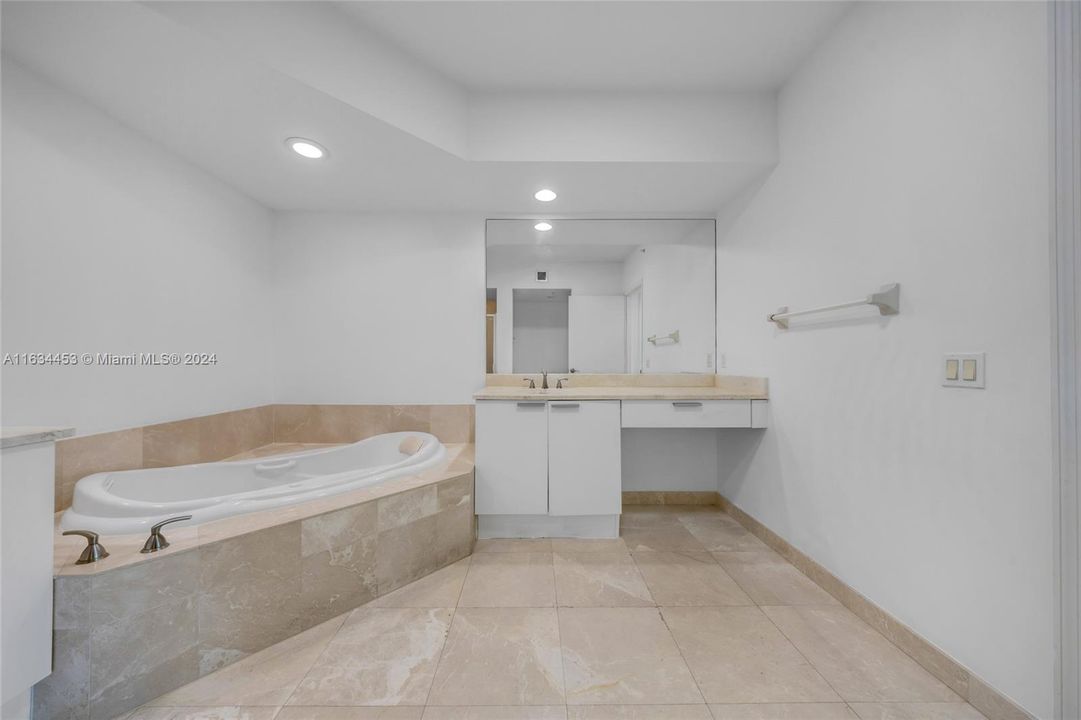 Recently Rented: $3,000 (2 beds, 2 baths, 1603 Square Feet)