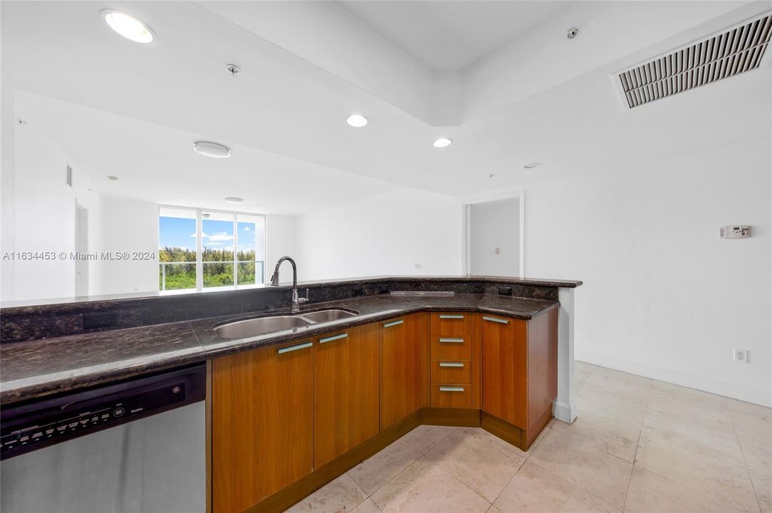 Recently Rented: $3,000 (2 beds, 2 baths, 1603 Square Feet)