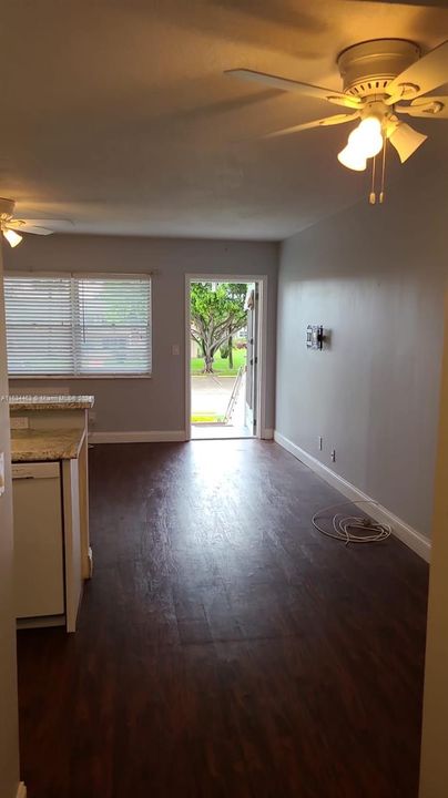 For Rent: $1,450 (1 beds, 1 baths, 570 Square Feet)