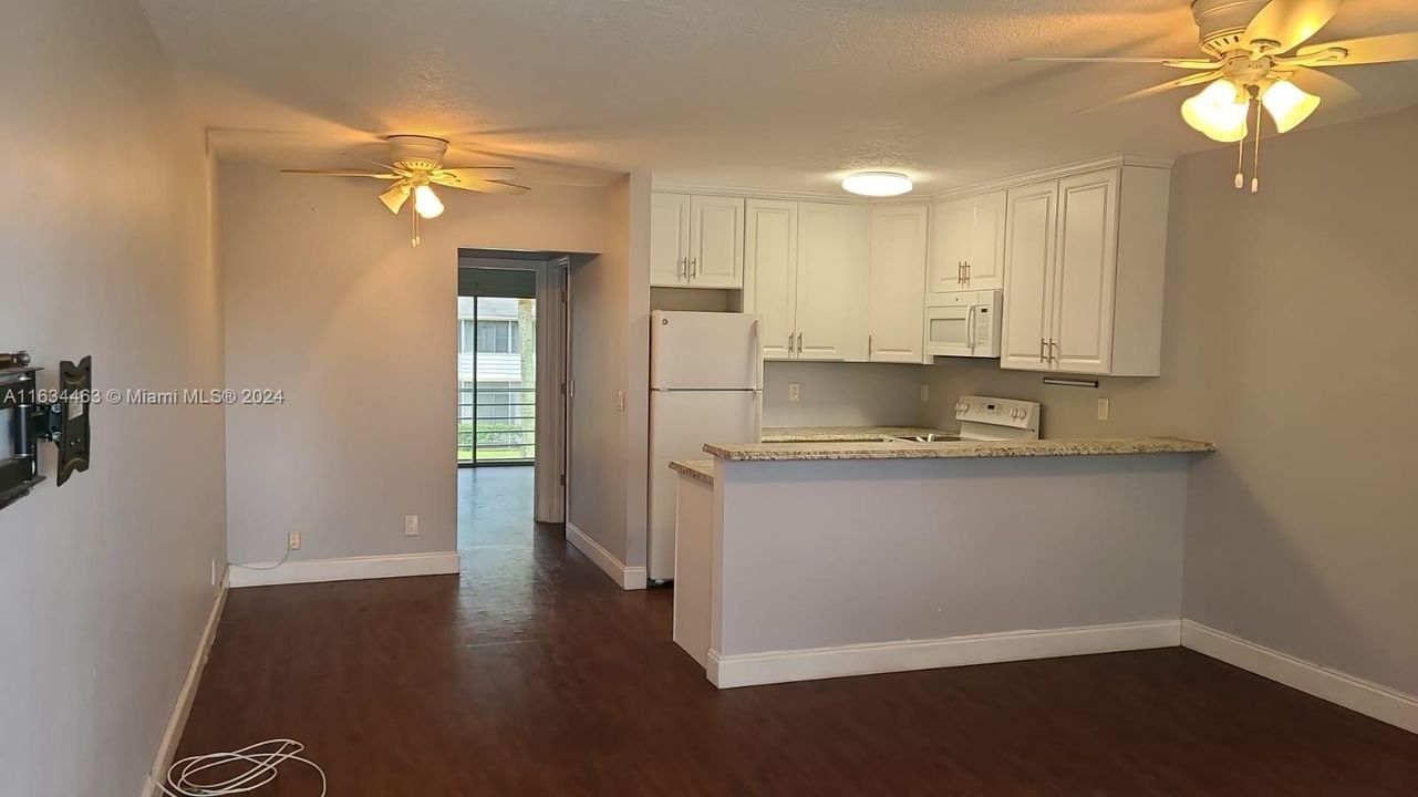 For Rent: $1,450 (1 beds, 1 baths, 570 Square Feet)