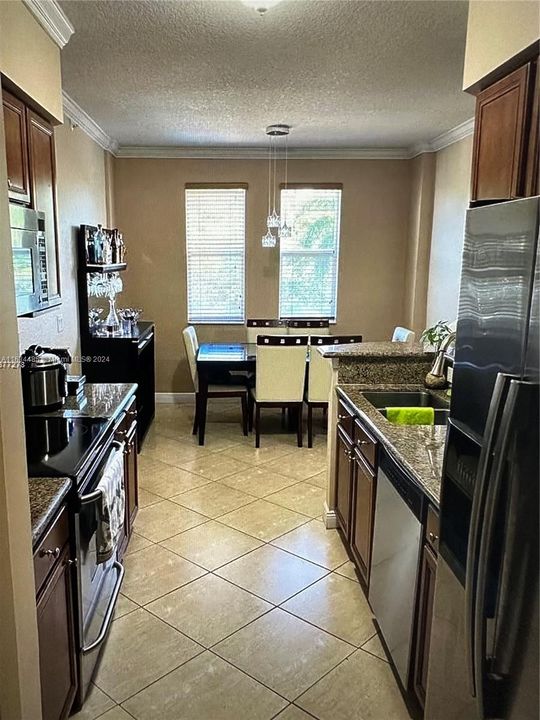 Recently Rented: $3,100 (3 beds, 2 baths, 1347 Square Feet)