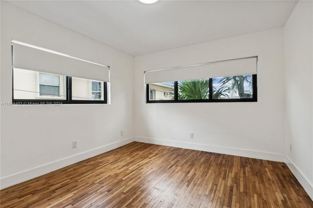 Active With Contract: $2,700 (2 beds, 2 baths, 1050 Square Feet)