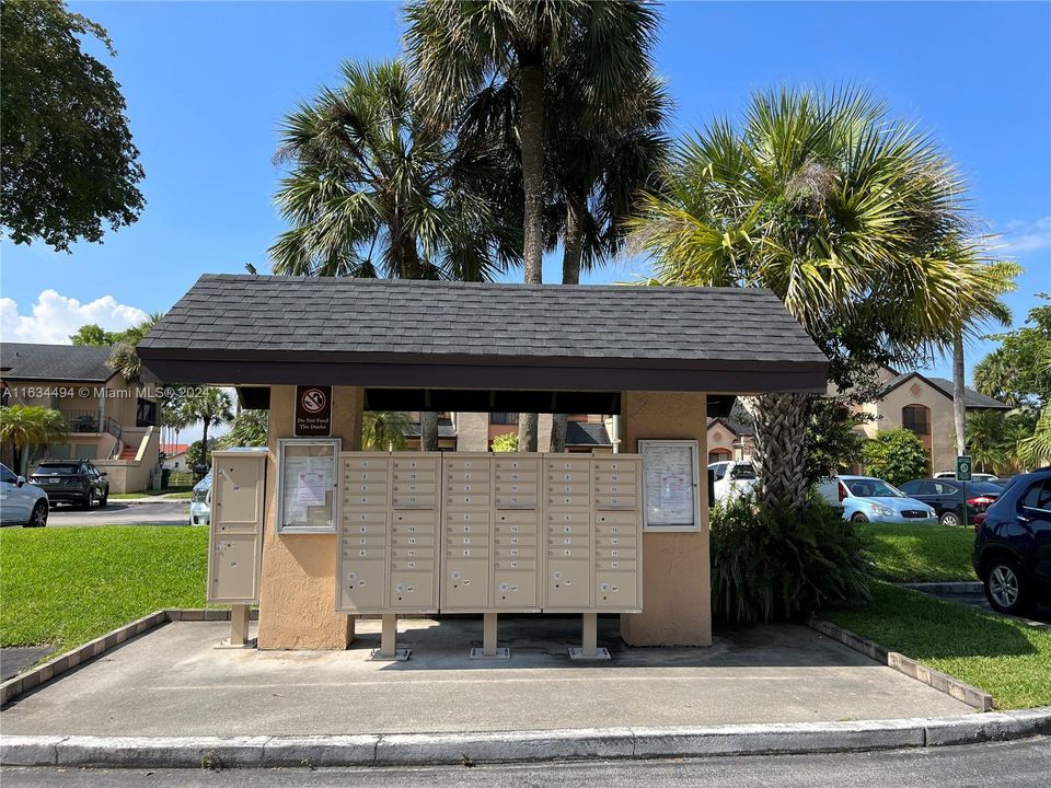 Active With Contract: $340,000 (3 beds, 2 baths, 1170 Square Feet)