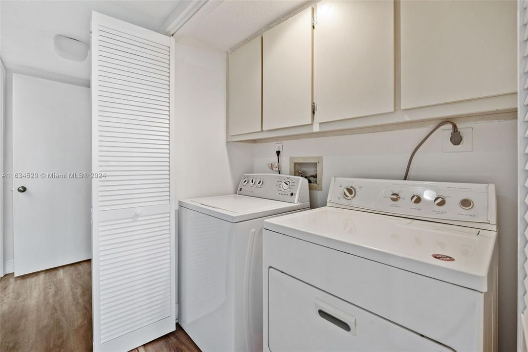 Active With Contract: $315,000 (1 beds, 1 baths, 1230 Square Feet)