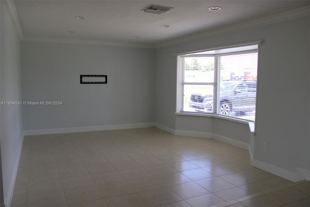 Recently Sold: $725,000 (3 beds, 2 baths, 1553 Square Feet)