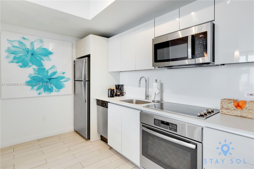 For Sale: $550,000 (2 beds, 2 baths, 1020 Square Feet)