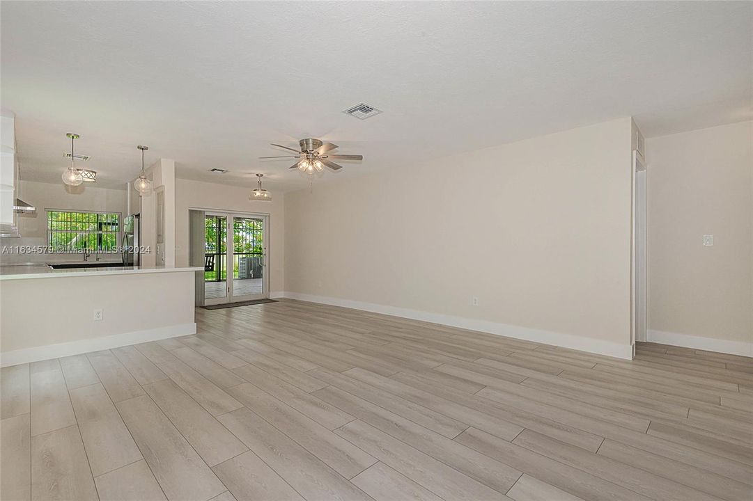 Active With Contract: $3,400 (3 beds, 2 baths, 1465 Square Feet)