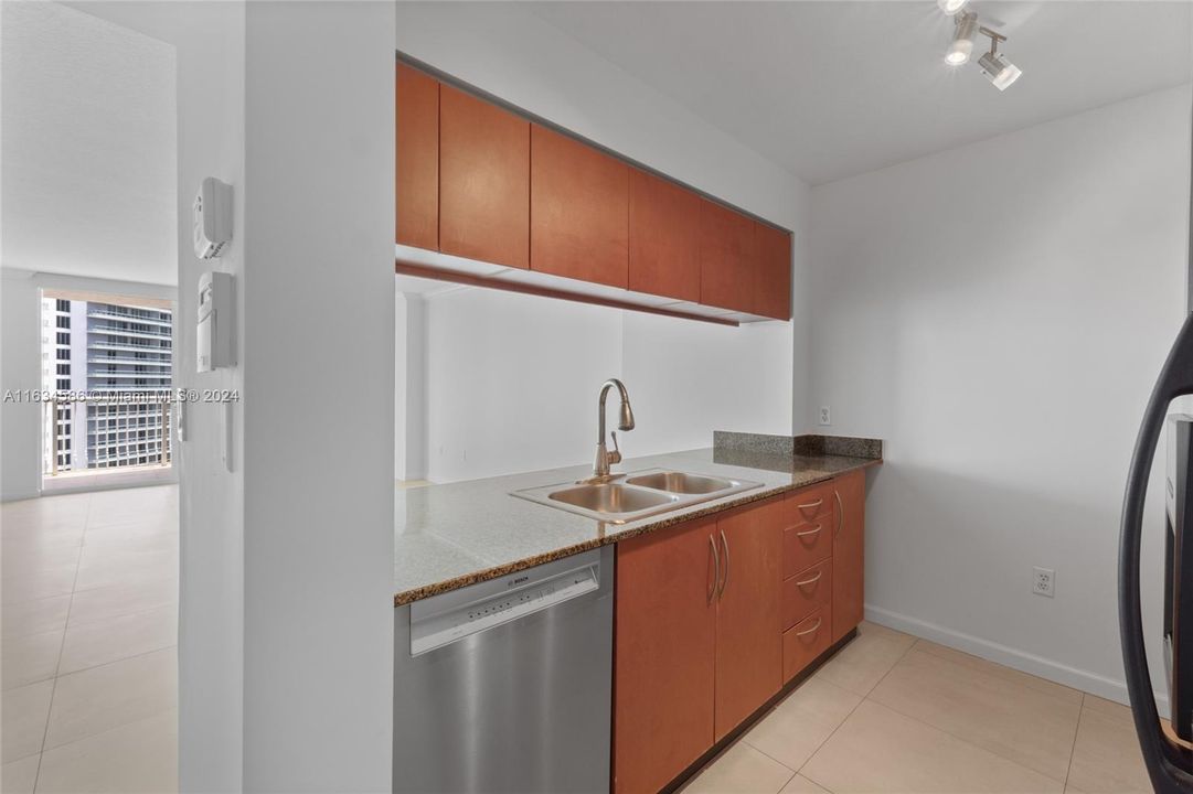 Recently Rented: $2,800 (1 beds, 1 baths, 740 Square Feet)