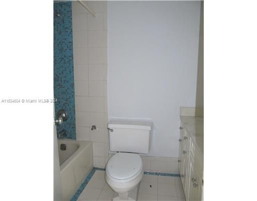 For Rent: $2,050 (1 beds, 1 baths, 980 Square Feet)