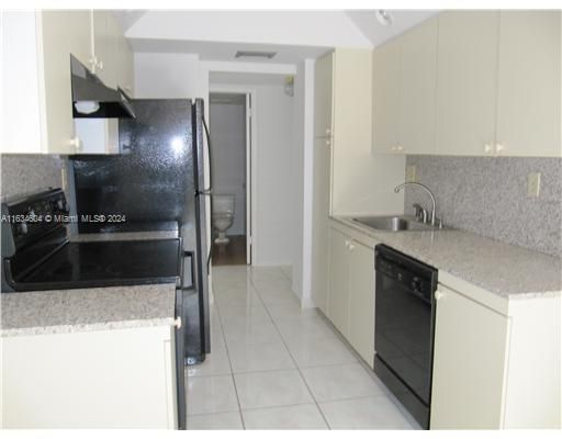 For Rent: $2,050 (1 beds, 1 baths, 980 Square Feet)