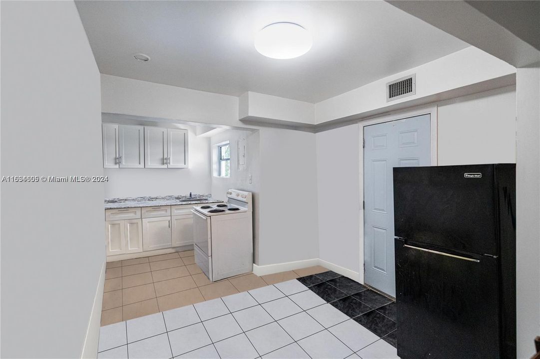 Recently Rented: $2,350 (2 beds, 1 baths, 1591 Square Feet)