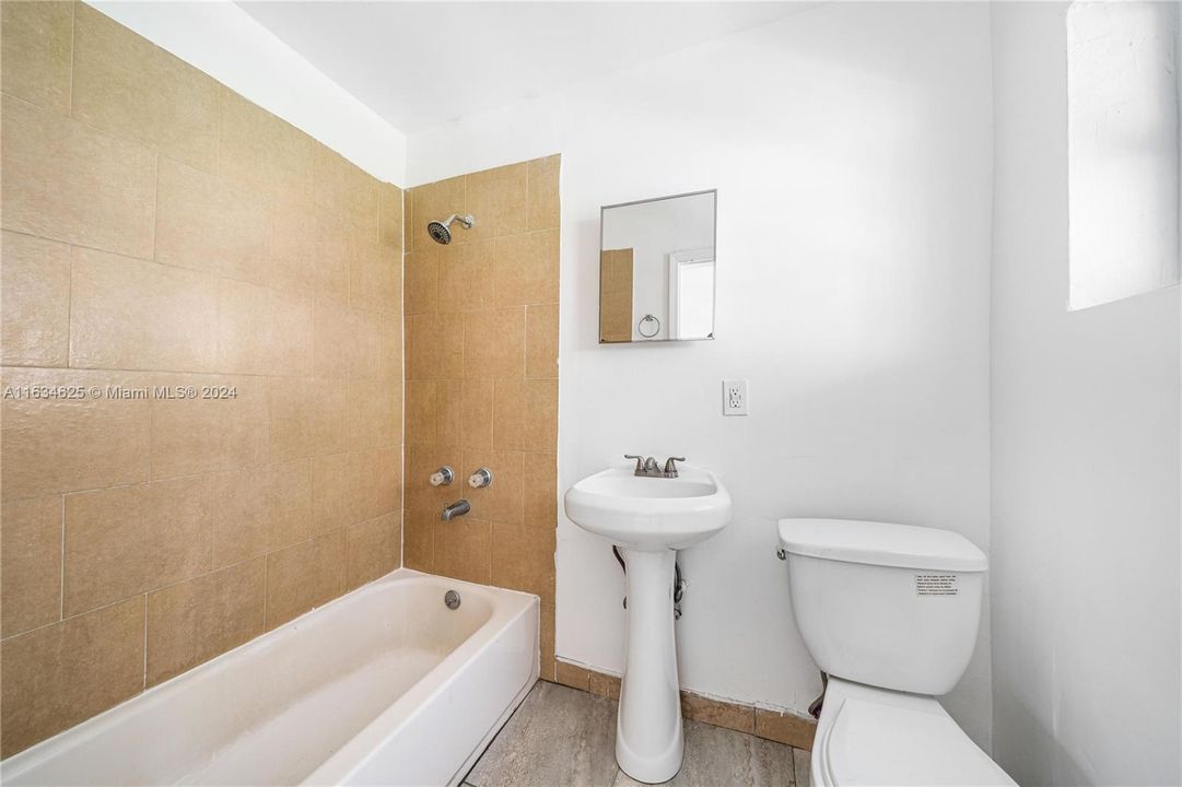 Recently Rented: $1,950 (2 beds, 1 baths, 1591 Square Feet)