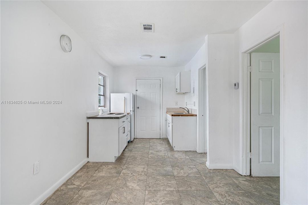 Recently Rented: $1,950 (2 beds, 1 baths, 1591 Square Feet)