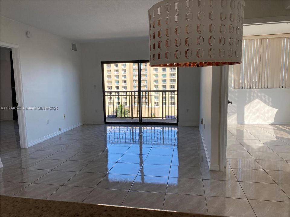 Recently Rented: $2,600 (2 beds, 2 baths, 1005 Square Feet)