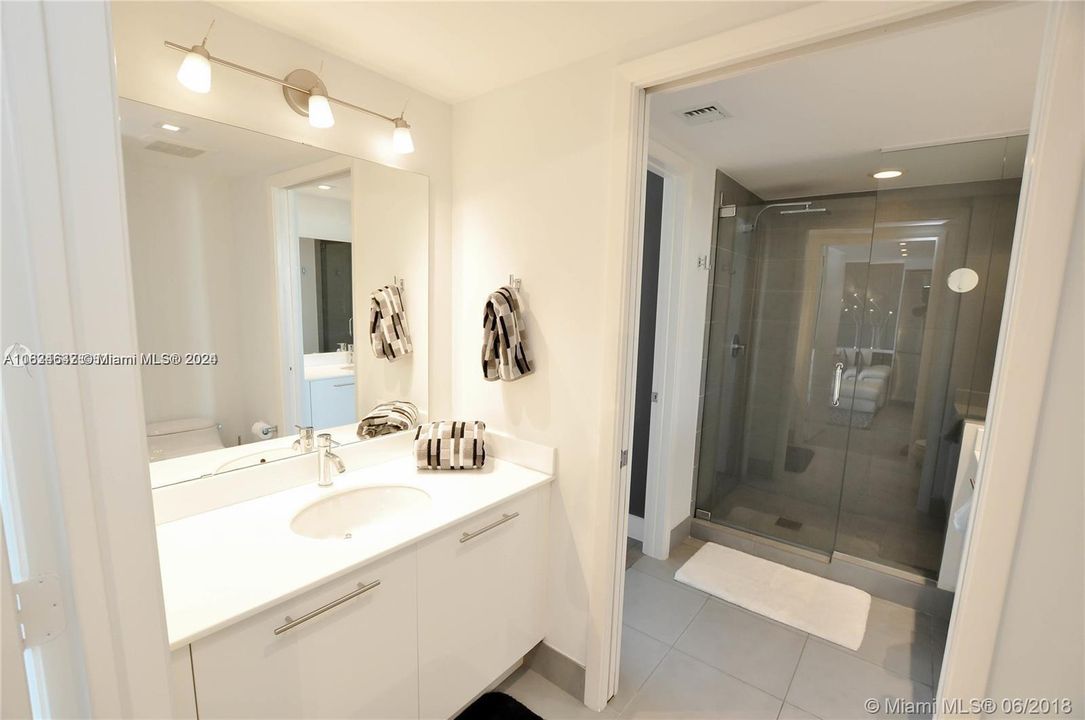 Active With Contract: $3,150 (1 beds, 1 baths, 764 Square Feet)