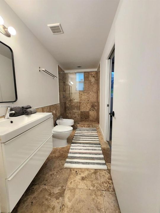 Active With Contract: $439,000 (2 beds, 2 baths, 820 Square Feet)