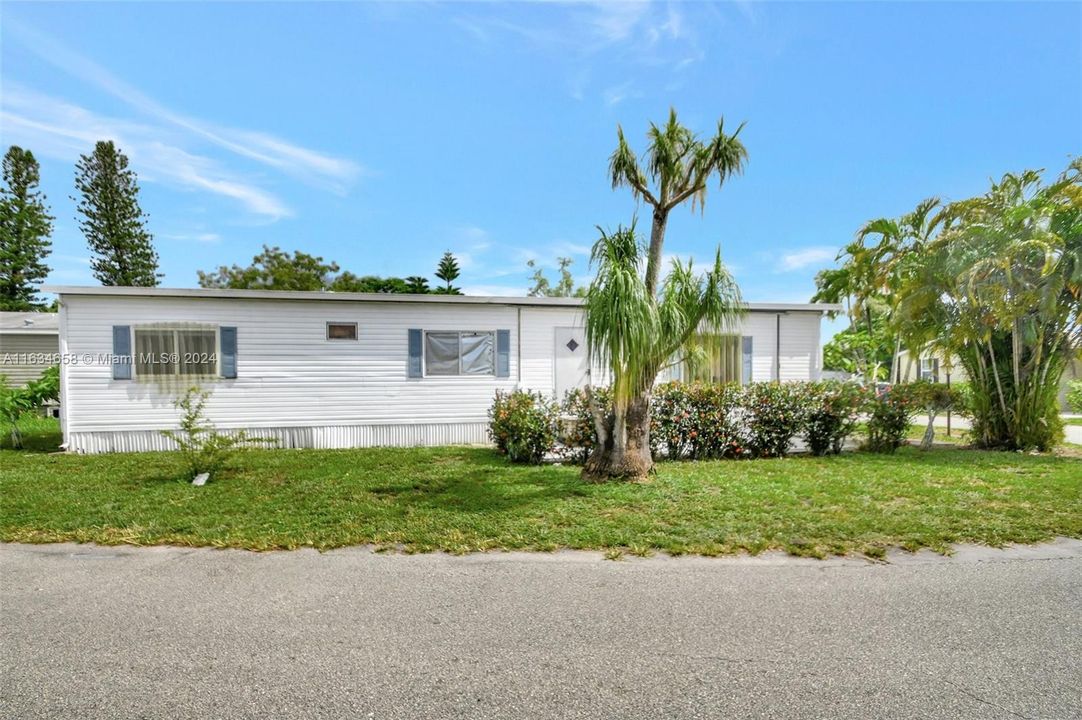 For Sale: $139,000 (3 beds, 2 baths, 7716 Square Feet)