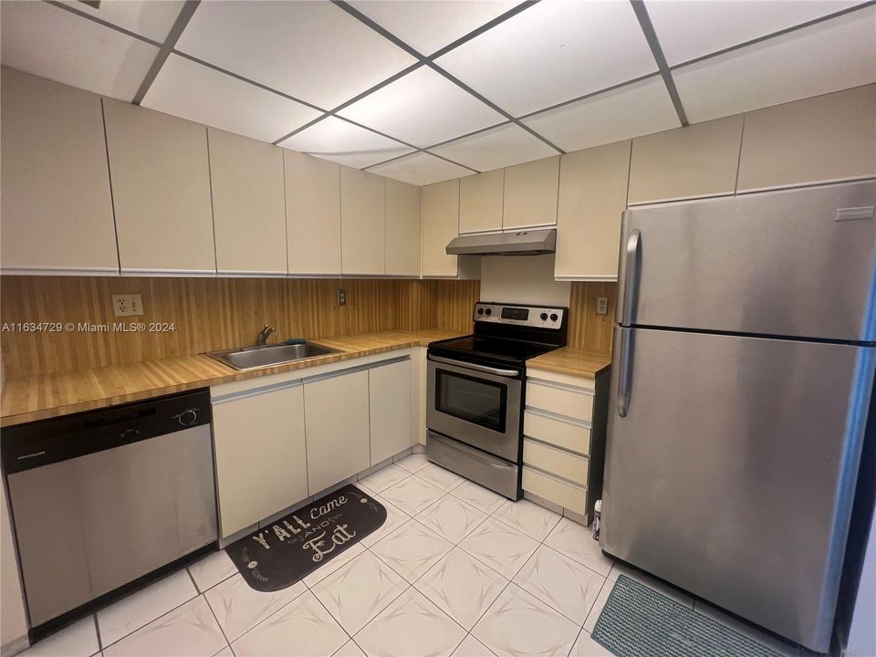 For Rent: $2,300 (2 beds, 2 baths, 1104 Square Feet)