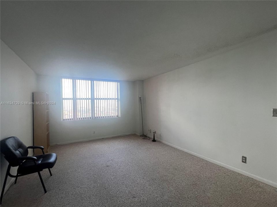 For Rent: $2,400 (2 beds, 2 baths, 1104 Square Feet)