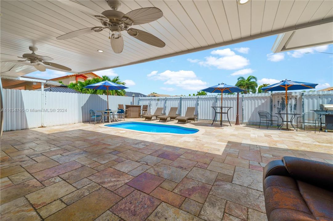 最近售出: $699,900 (3 贝兹, 3 浴室, 1584 平方英尺)