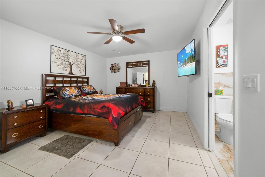 最近售出: $699,900 (3 贝兹, 3 浴室, 1584 平方英尺)