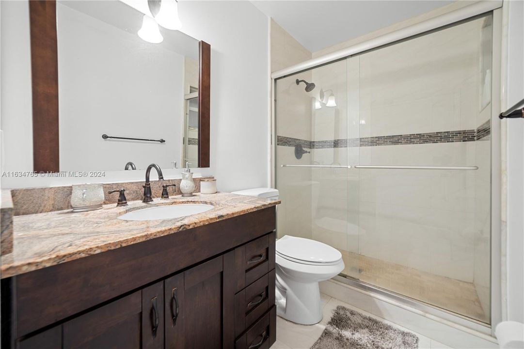 最近售出: $699,900 (3 贝兹, 3 浴室, 1584 平方英尺)