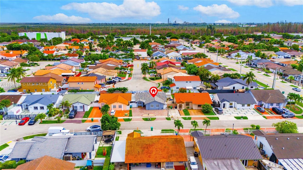 最近售出: $699,900 (3 贝兹, 3 浴室, 1584 平方英尺)