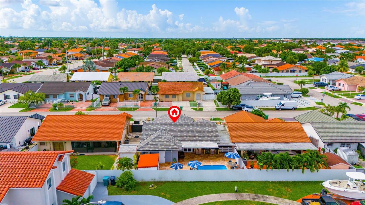 最近售出: $699,900 (3 贝兹, 3 浴室, 1584 平方英尺)