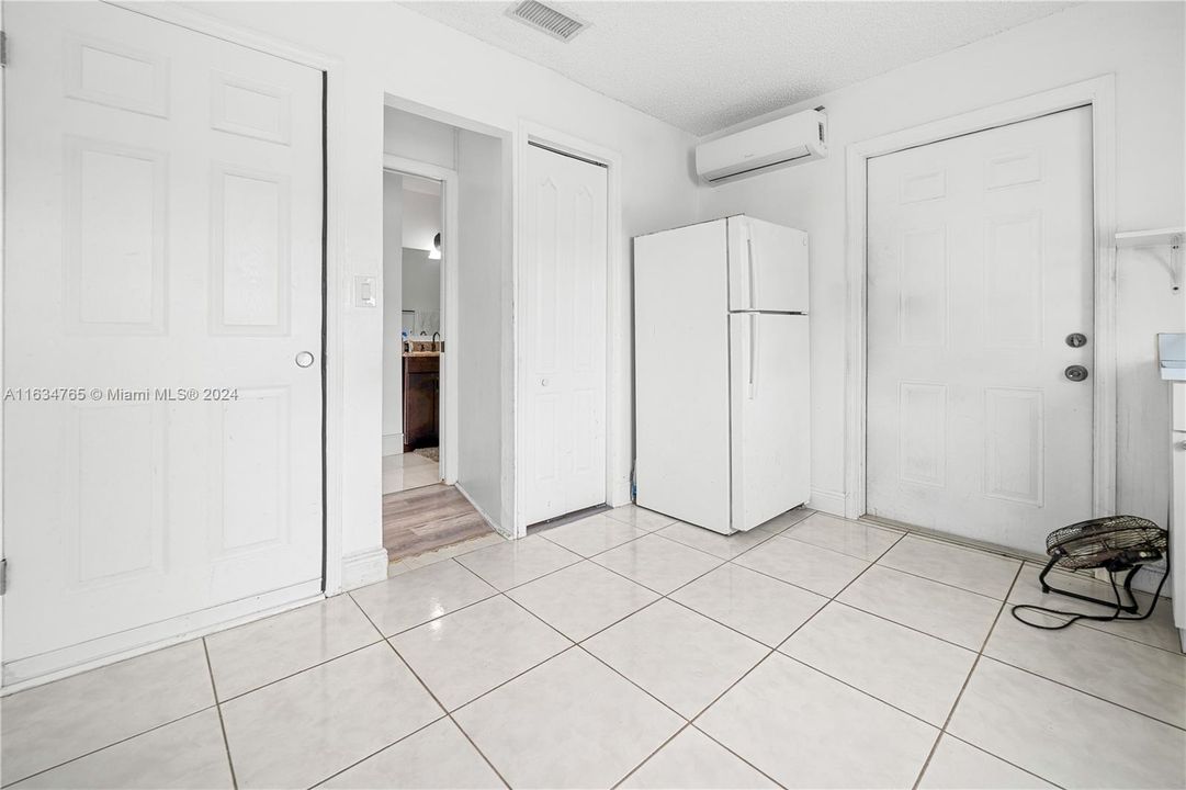 最近售出: $699,900 (3 贝兹, 3 浴室, 1584 平方英尺)