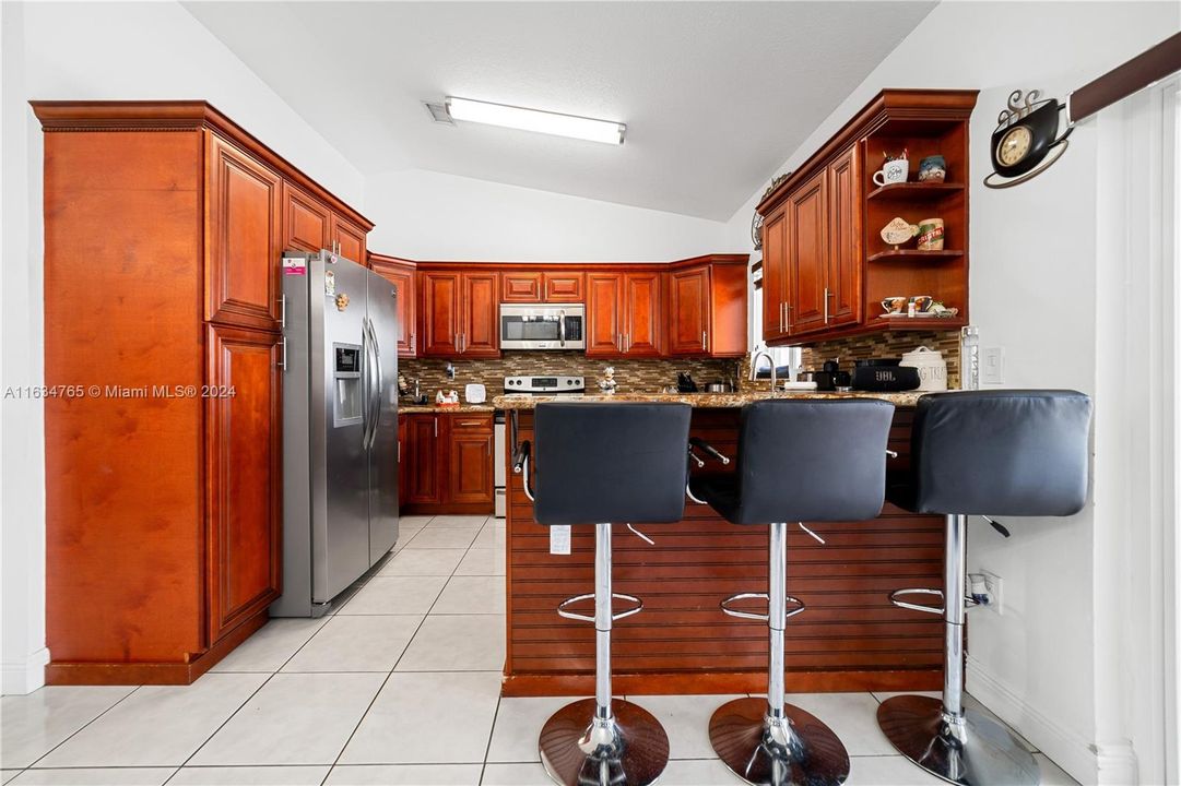 最近售出: $699,900 (3 贝兹, 3 浴室, 1584 平方英尺)