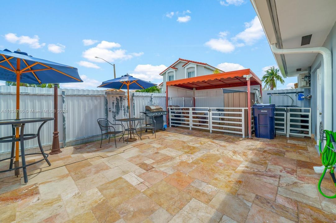 最近售出: $699,900 (3 贝兹, 3 浴室, 1584 平方英尺)