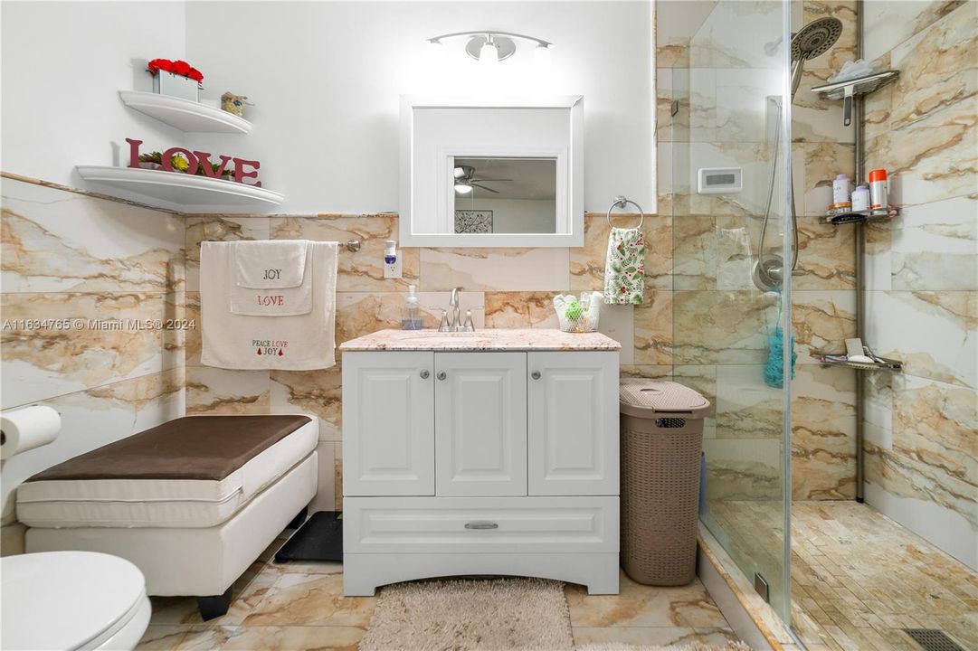 最近售出: $699,900 (3 贝兹, 3 浴室, 1584 平方英尺)